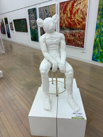 Gallery photo captured on May 30, 2025.